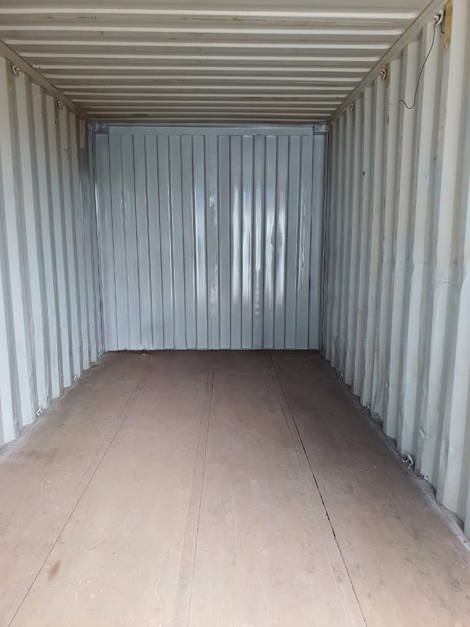 Bên trong Container 20DC